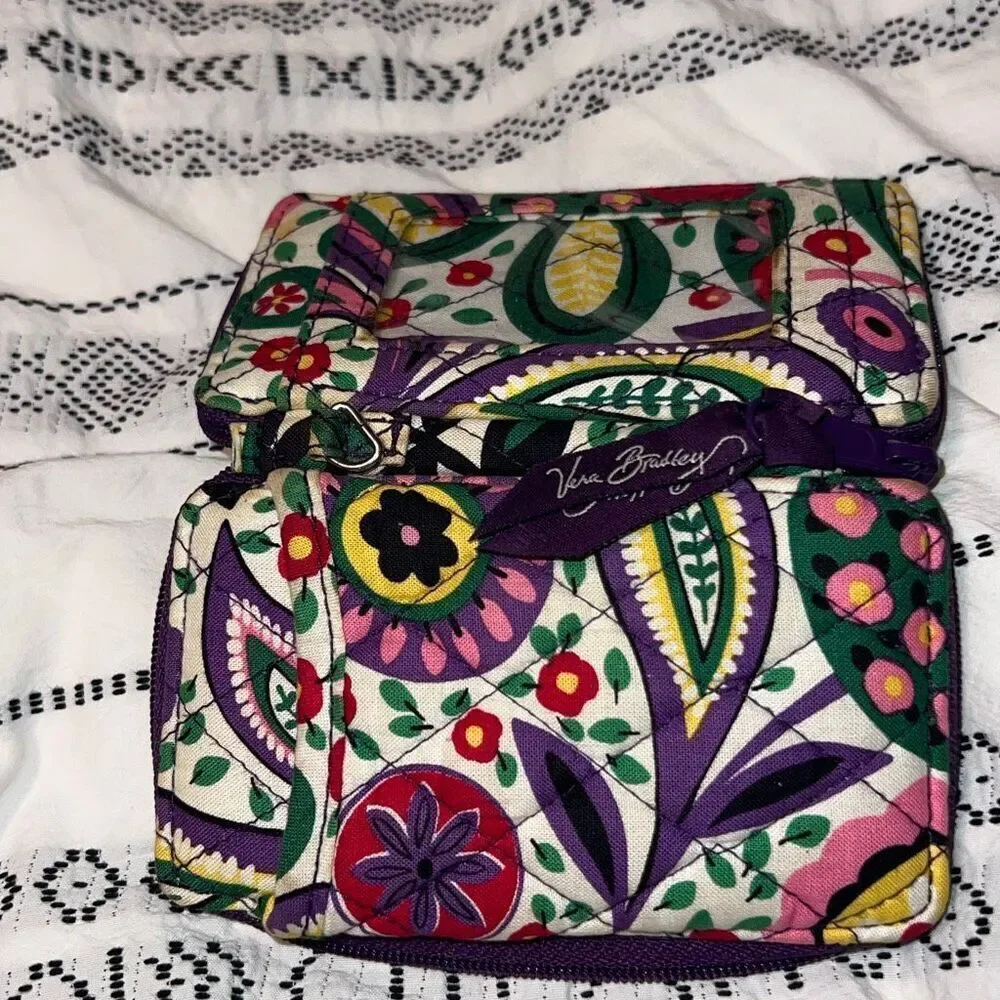 Vera Bradley Zip Around Wallet Wristlet – Floral Quilted Print - Picture 4 of 4